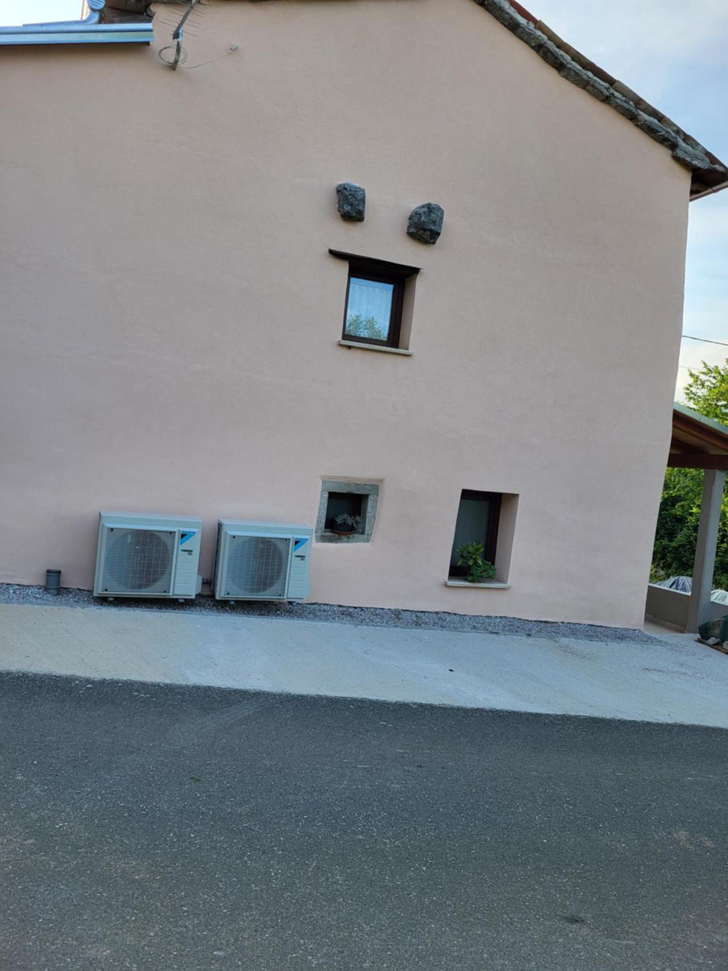 Apartman Studio Baladur Roč Екстериор снимка