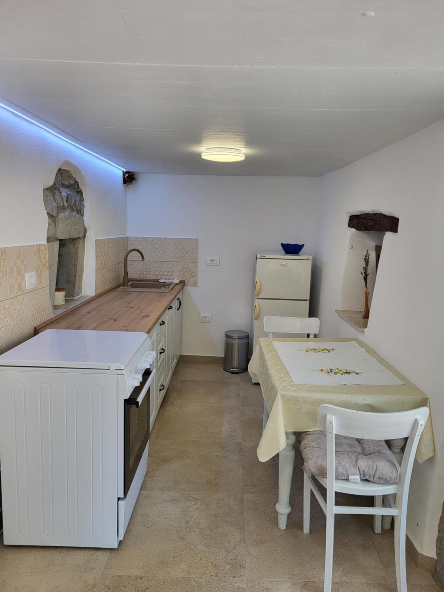 Apartman Studio Baladur Roč Екстериор снимка